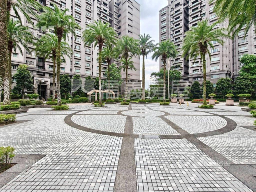 世界山莊Ａ棟景觀四房車位房屋室內格局與周邊環境