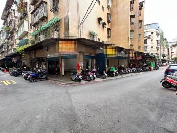 正中義街三角窗店辦