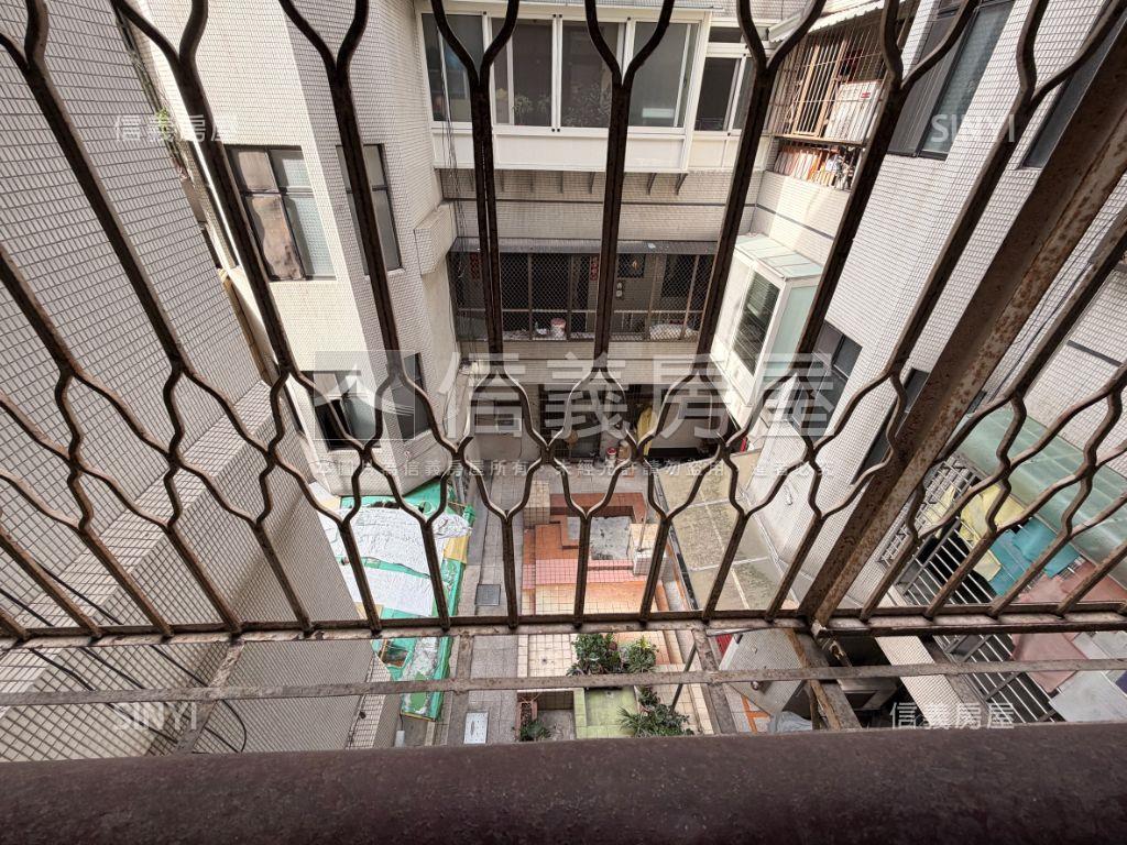 近市政府捷運精美三房房屋室內格局與周邊環境