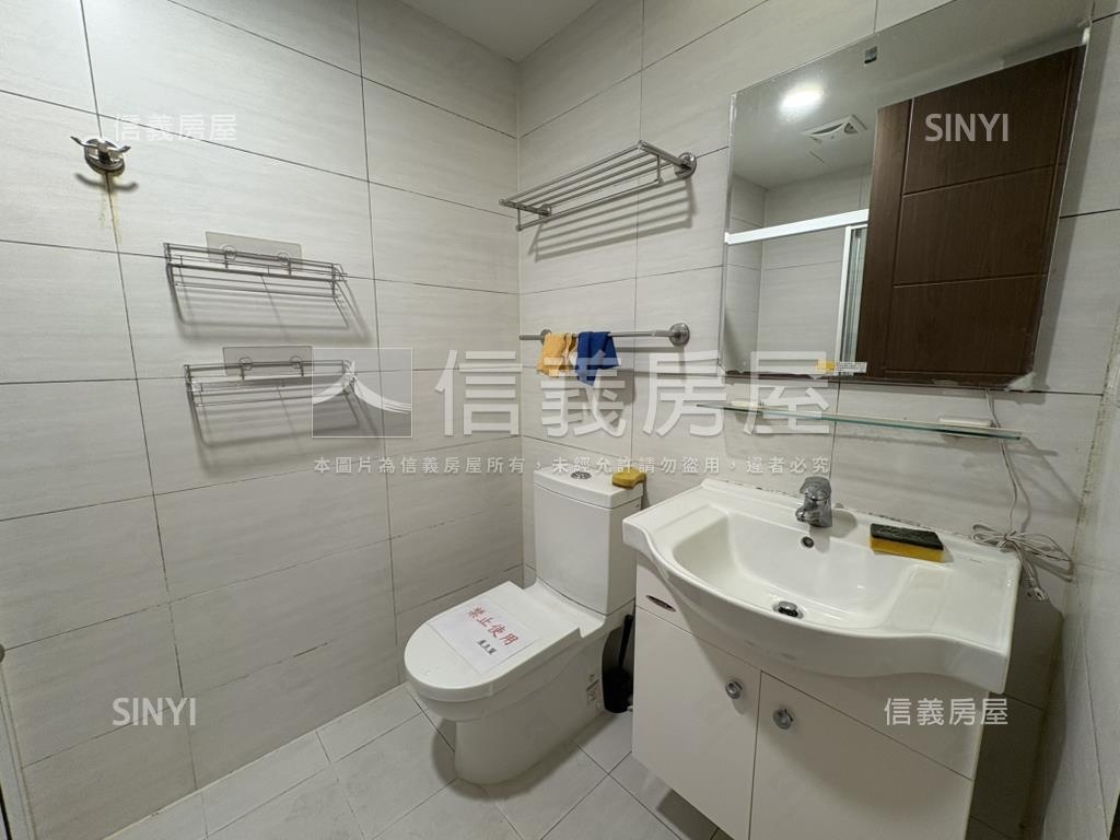 經國特區三房平面車位房屋室內格局與周邊環境