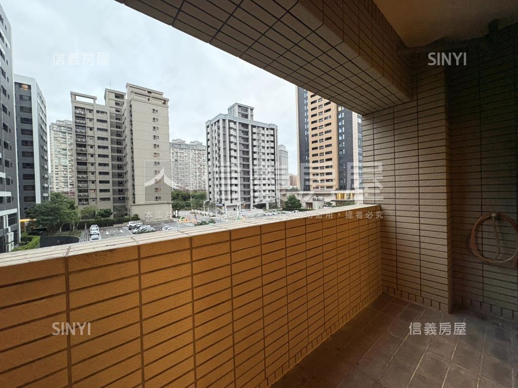 經國特區三房平面車位房屋室內格局與周邊環境