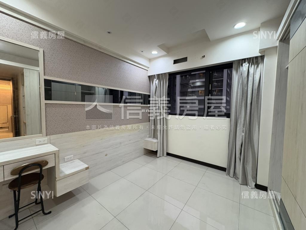 經國特區三房平面車位房屋室內格局與周邊環境