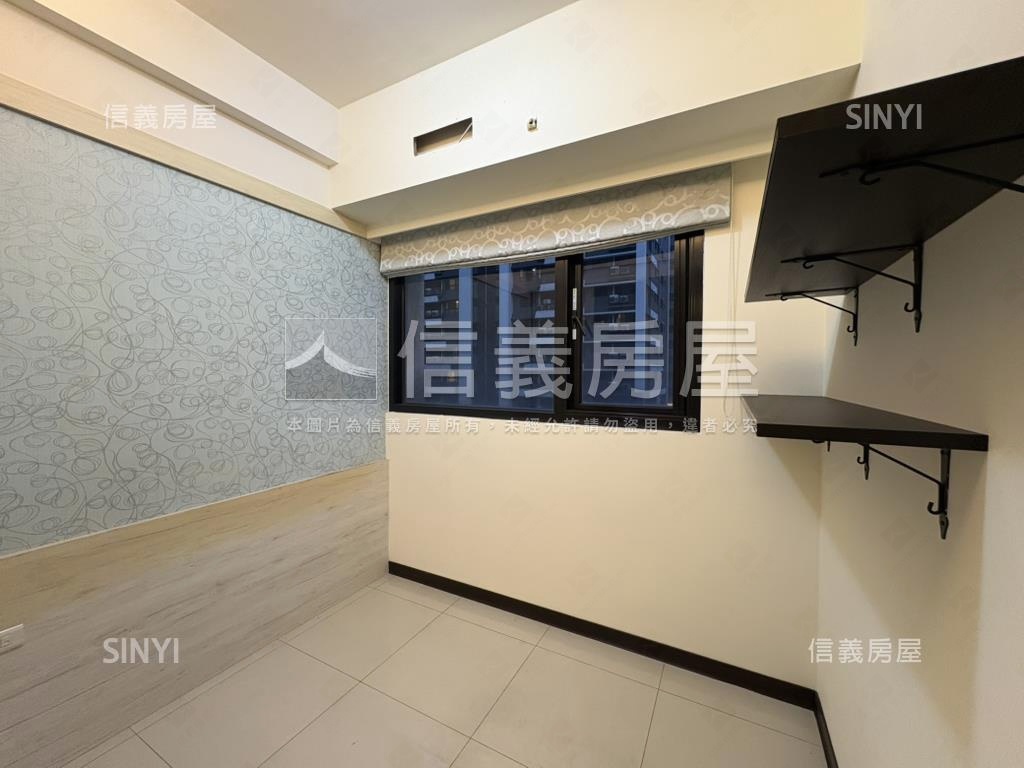 經國特區三房平面車位房屋室內格局與周邊環境