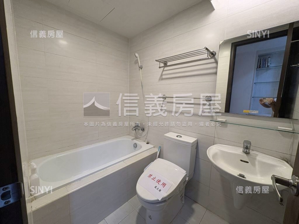 經國特區三房平面車位房屋室內格局與周邊環境