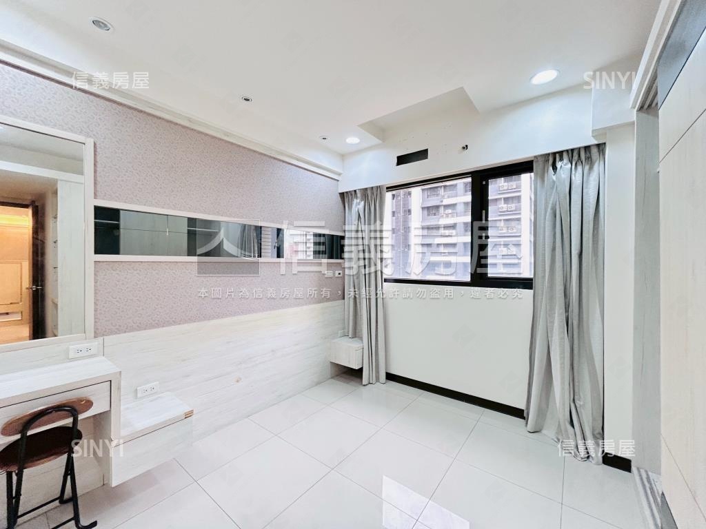 經國特區三房平面車位房屋室內格局與周邊環境