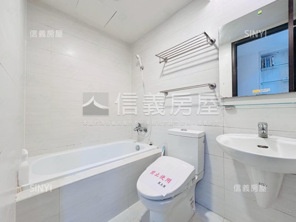 經國特區三房平面車位房屋室內格局與周邊環境