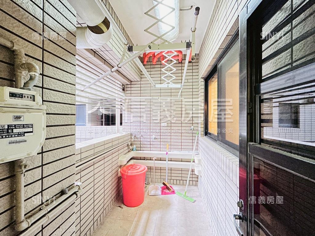 經國特區三房平面車位房屋室內格局與周邊環境