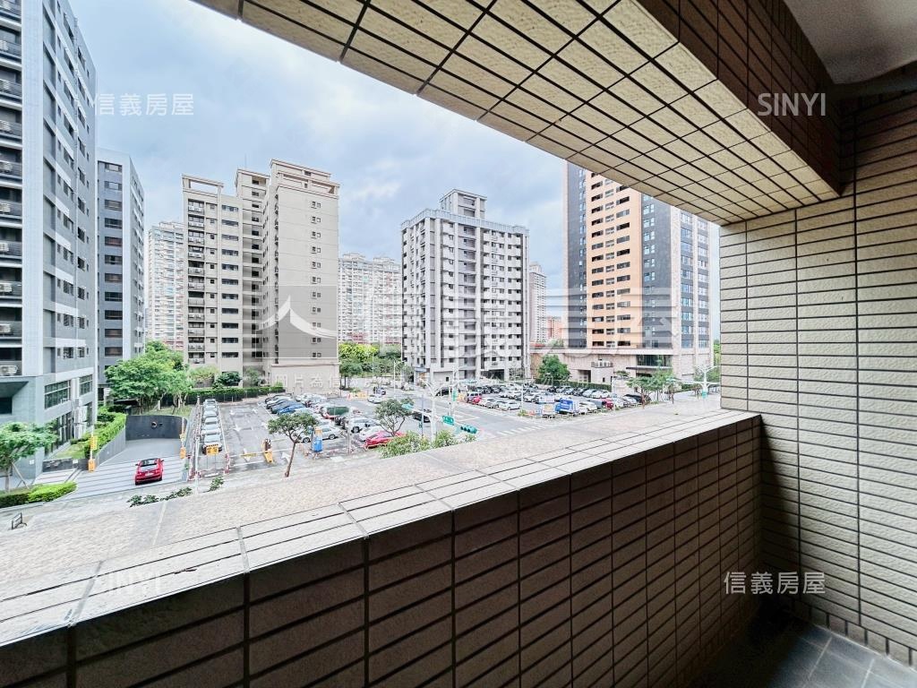 經國特區三房平面車位房屋室內格局與周邊環境