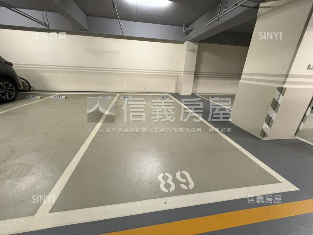 經國特區三房平面車位房屋室內格局與周邊環境