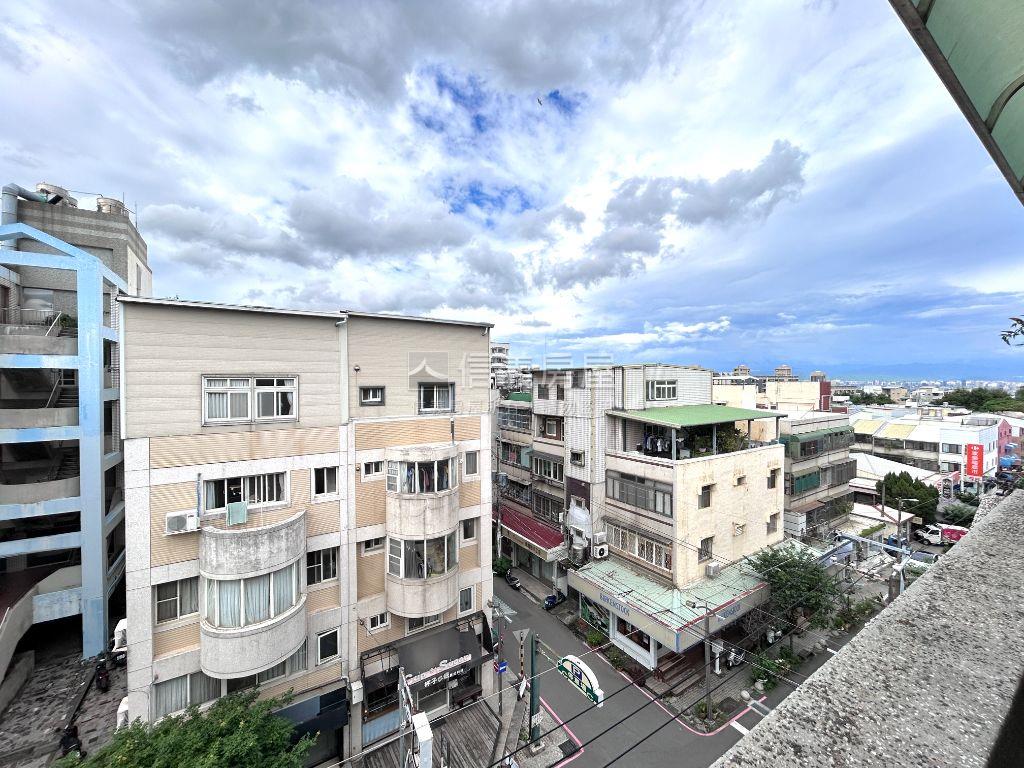 先看這間低總價近中科套房房屋室內格局與周邊環境