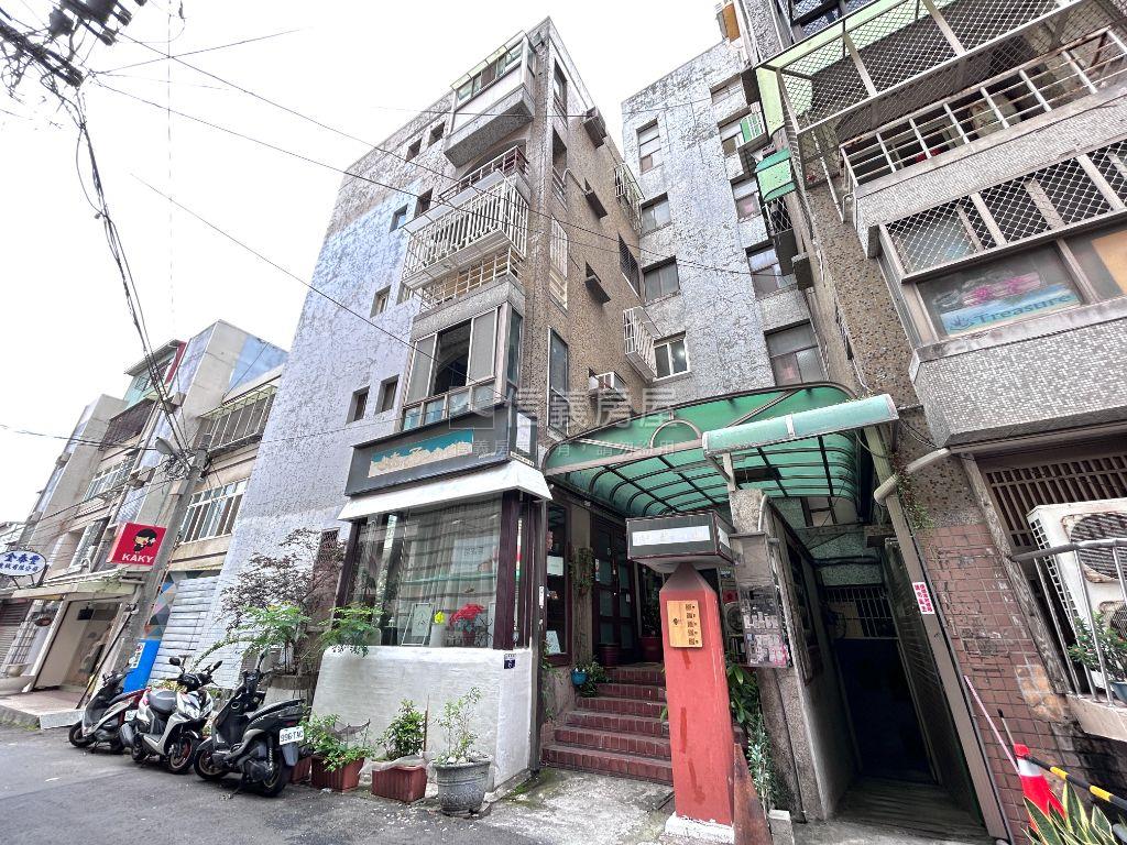 先看這間低總價近中科套房房屋室內格局與周邊環境