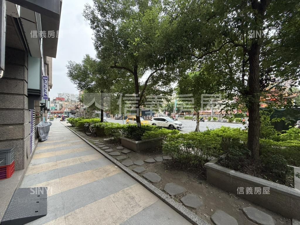 廟口大路邊賺錢金店面房屋室內格局與周邊環境