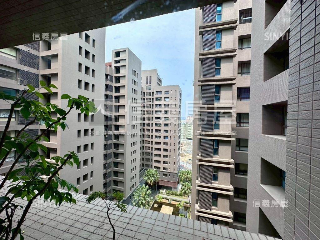 新月灣高樓附Ｂ１平面車位房屋室內格局與周邊環境