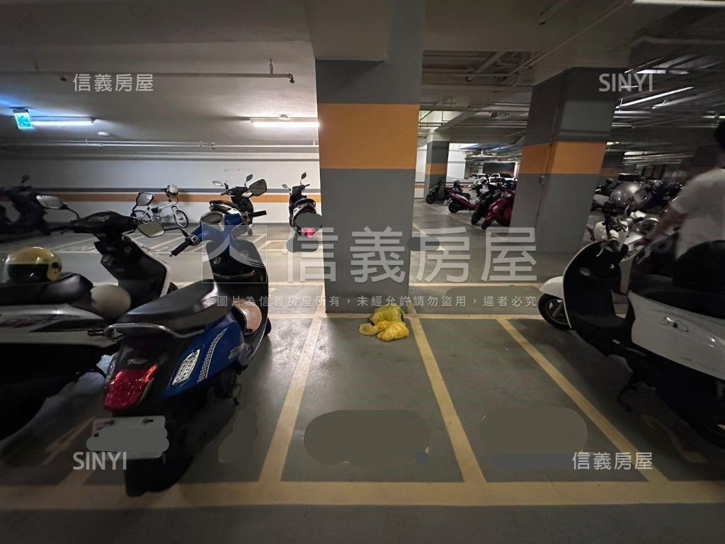 新月灣高樓附Ｂ１平面車位房屋室內格局與周邊環境
