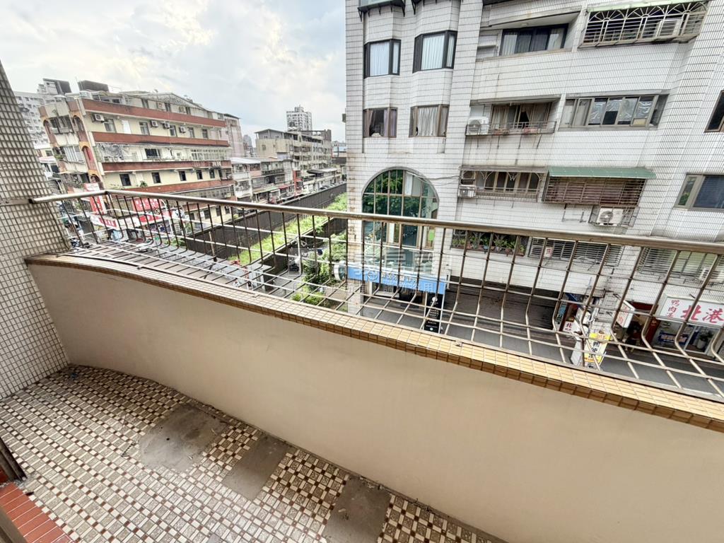 忠孝東路邊間公寓稀有釋出房屋室內格局與周邊環境