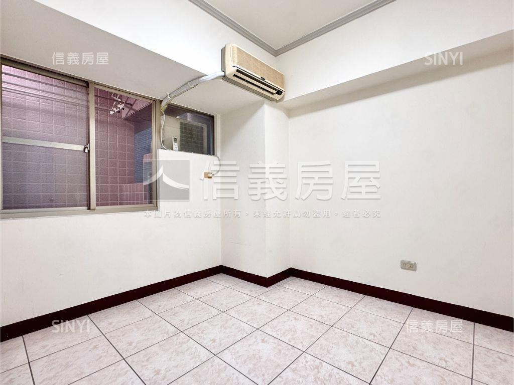 高鐵小王子屋況佳三房車位房屋室內格局與周邊環境