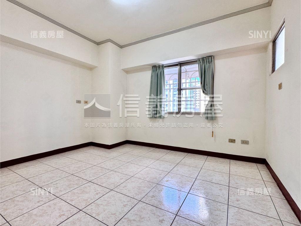 高鐵小王子屋況佳三房車位房屋室內格局與周邊環境