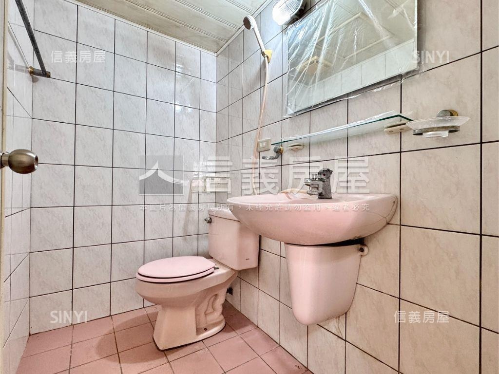 高鐵小王子屋況佳三房車位房屋室內格局與周邊環境