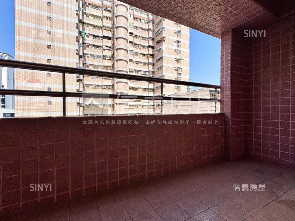 高鐵小王子屋況佳三房車位房屋室內格局與周邊環境