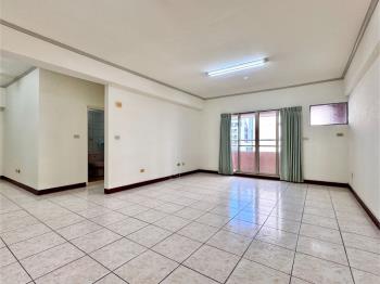 高鐵小王子屋況佳三房車位