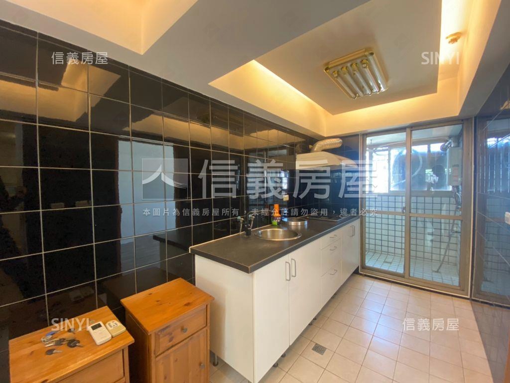 烏日三鐵共構低總價三房房屋室內格局與周邊環境