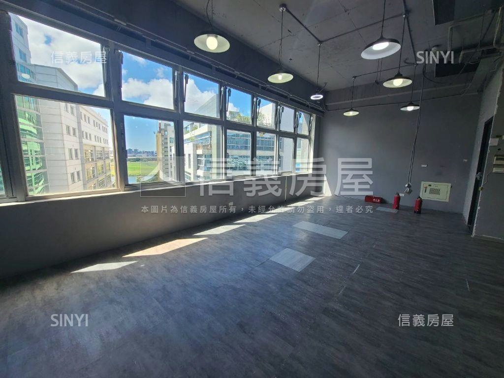 內科近捷運整層氣派辦公房屋室內格局與周邊環境