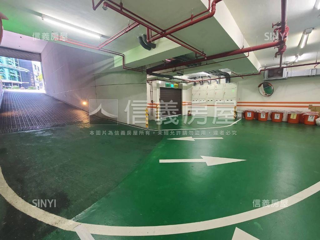 內科近捷運整層氣派辦公房屋室內格局與周邊環境