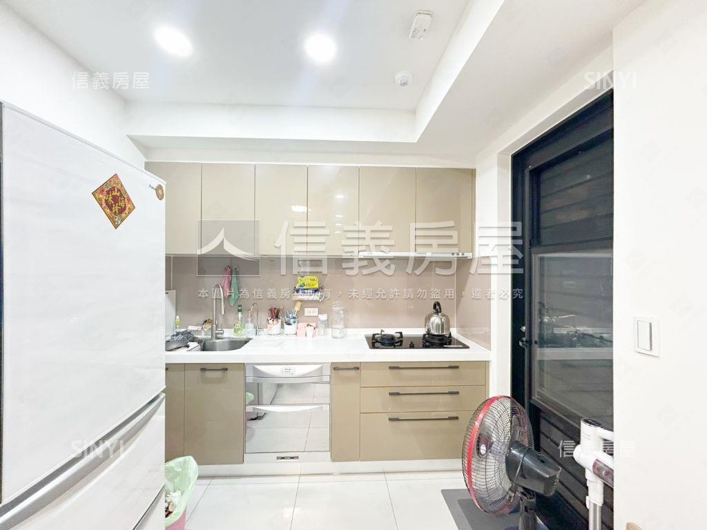 女王萬歲視野三房平車房屋室內格局與周邊環境