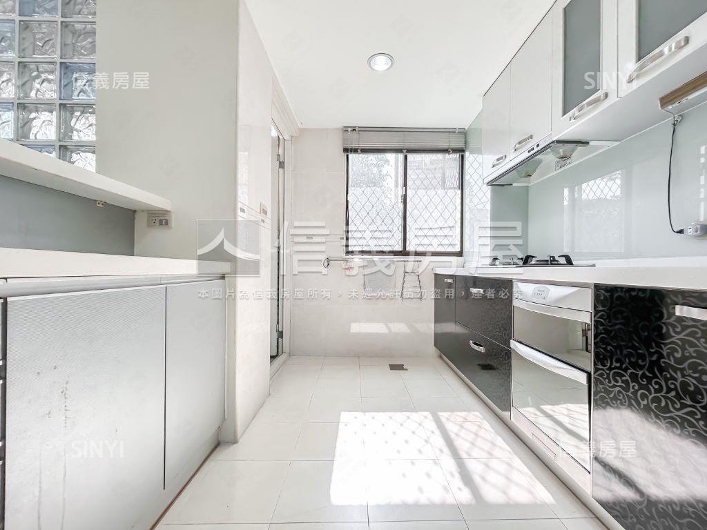 仁愛特區精美大三房房屋室內格局與周邊環境