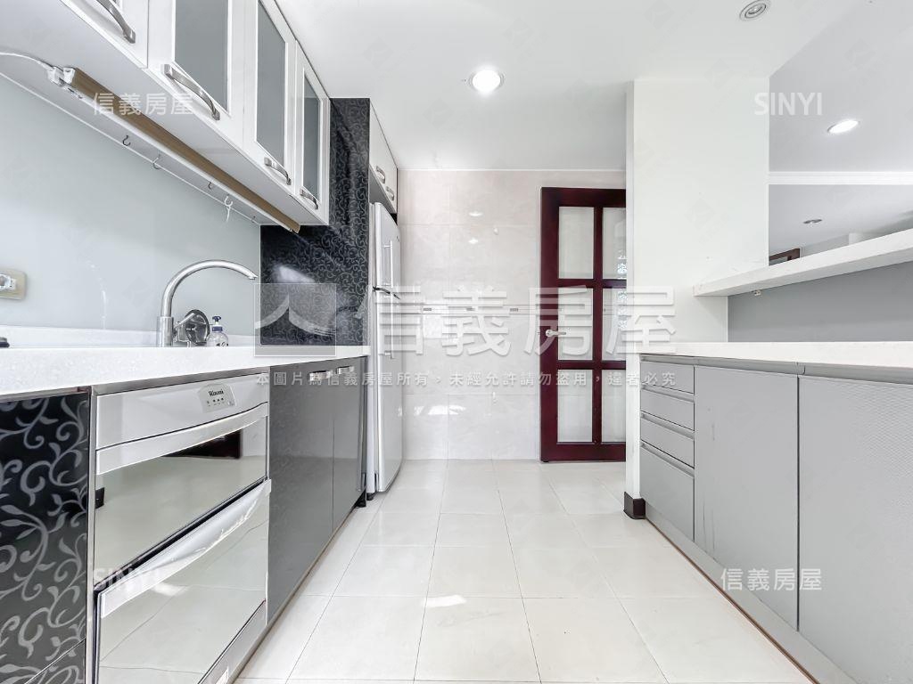 仁愛特區精美大三房房屋室內格局與周邊環境