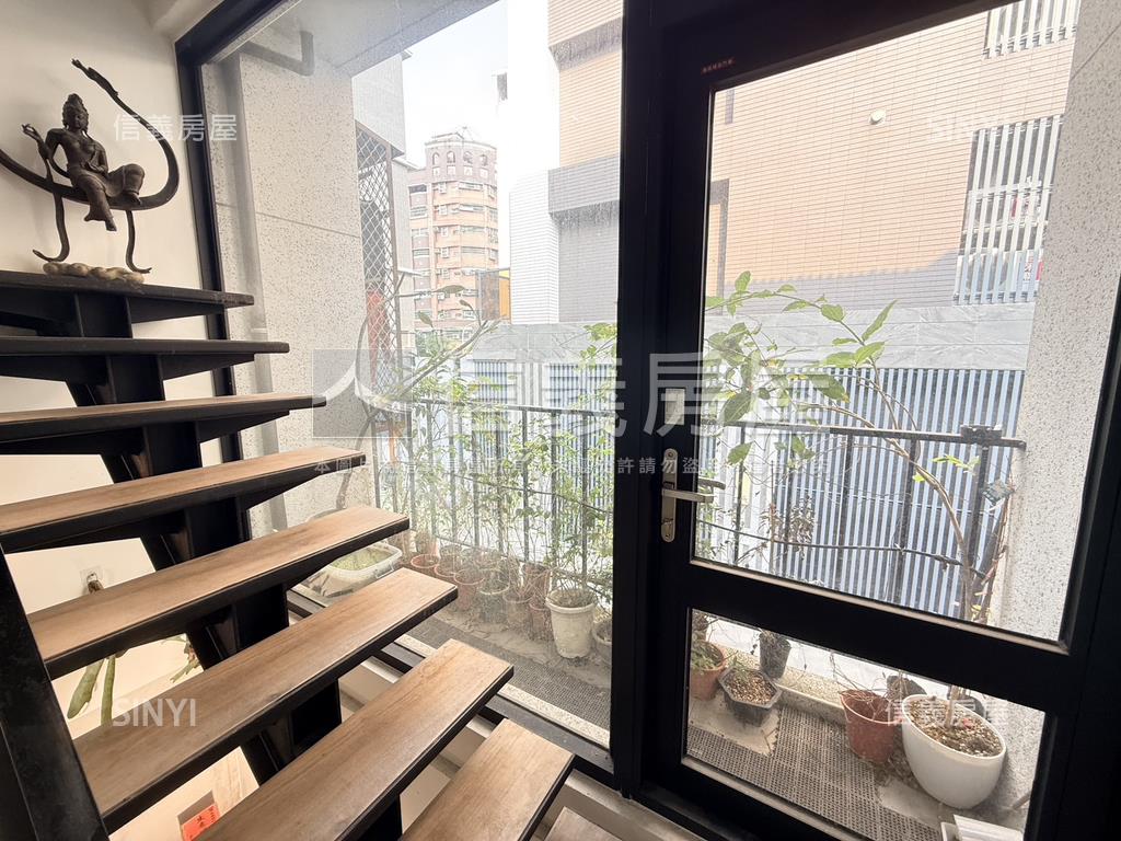 近高科大精美透天店住房屋室內格局與周邊環境