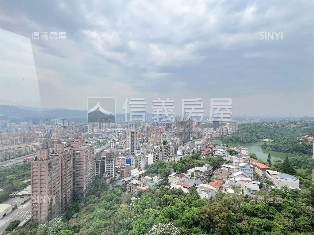 １０１夜景２房雙衛＋車位房屋室內格局與周邊環境
