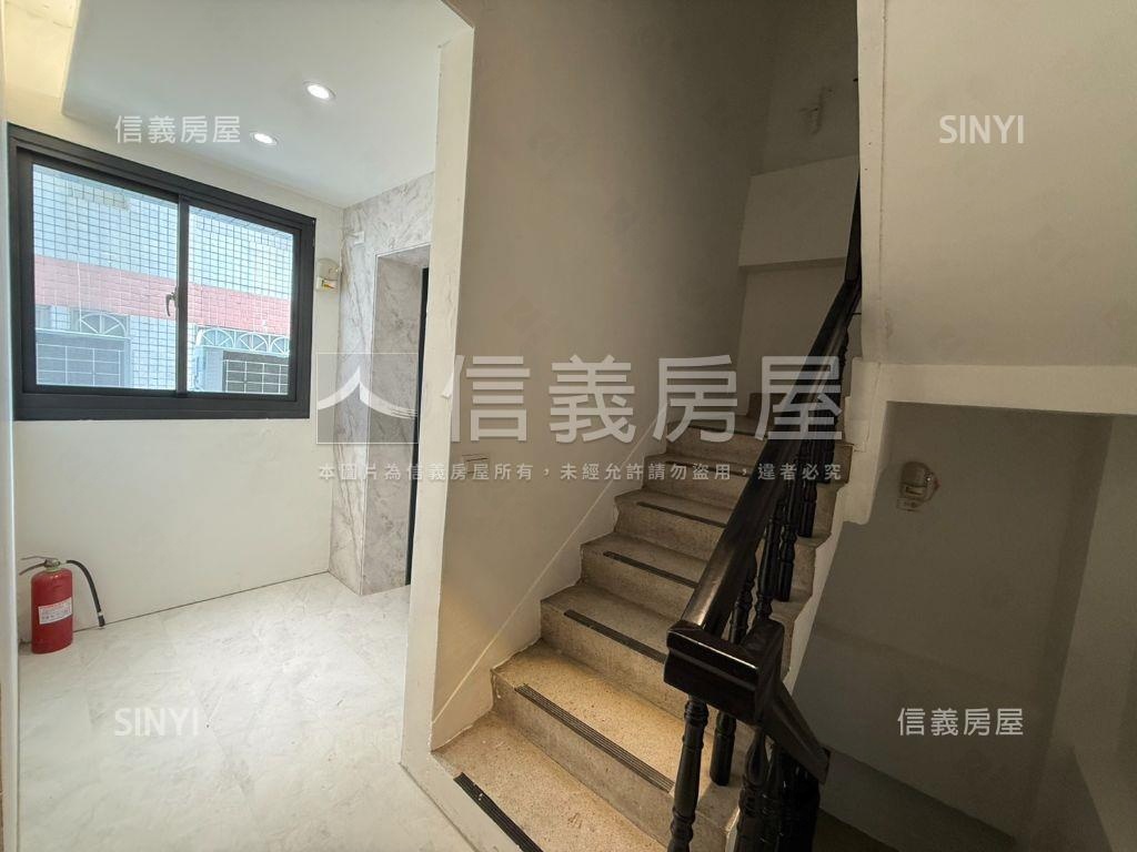 正台中路電梯分租套房７樓房屋室內格局與周邊環境