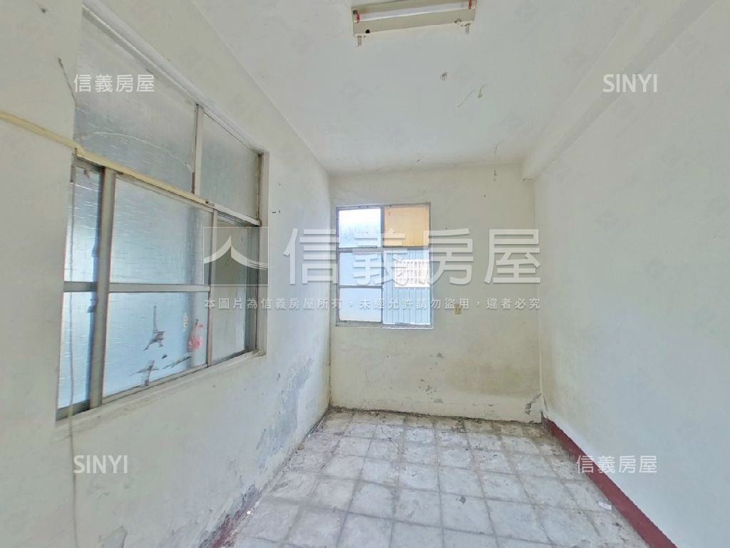 近中山路～稀有大地坪透天房屋室內格局與周邊環境