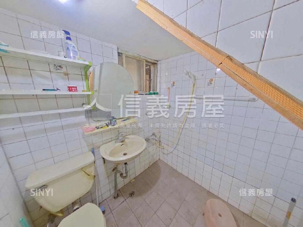 近中山路～稀有大地坪透天房屋室內格局與周邊環境
