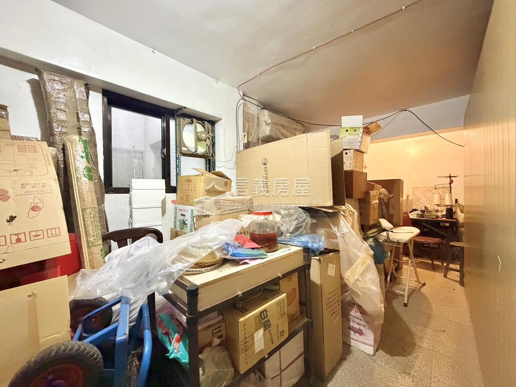 大面寬大空間明亮邊間一樓房屋室內格局與周邊環境