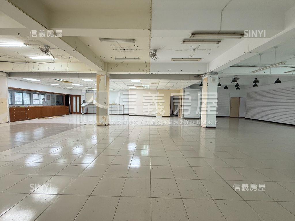 好市多對面的廠房＋雙車位房屋室內格局與周邊環境