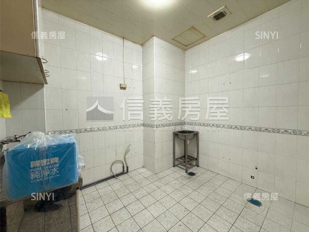好市多對面的廠房＋雙車位房屋室內格局與周邊環境