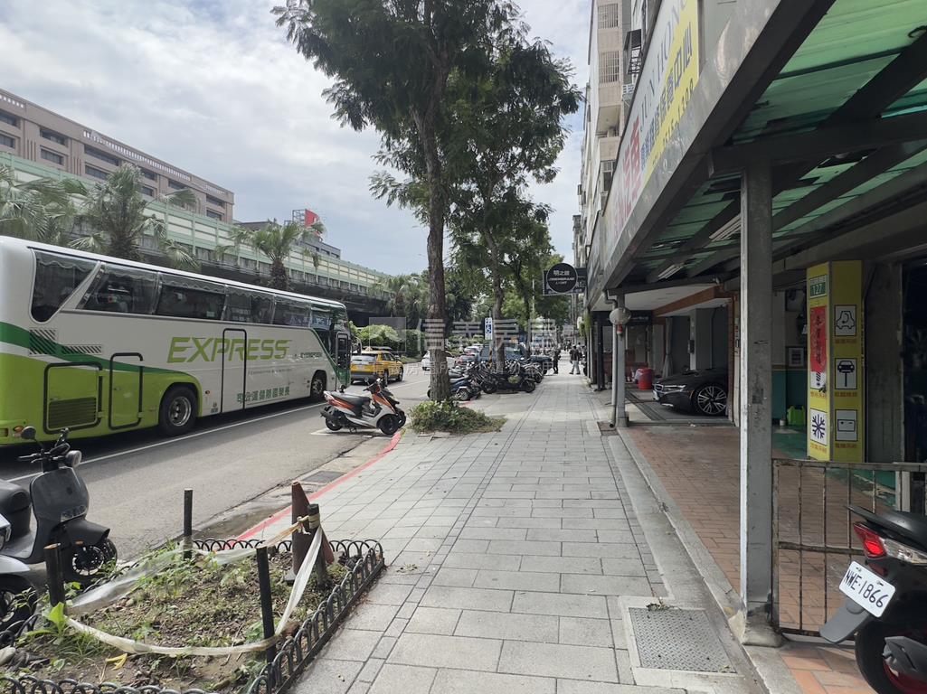 建國北路面寬好用店面房屋室內格局與周邊環境