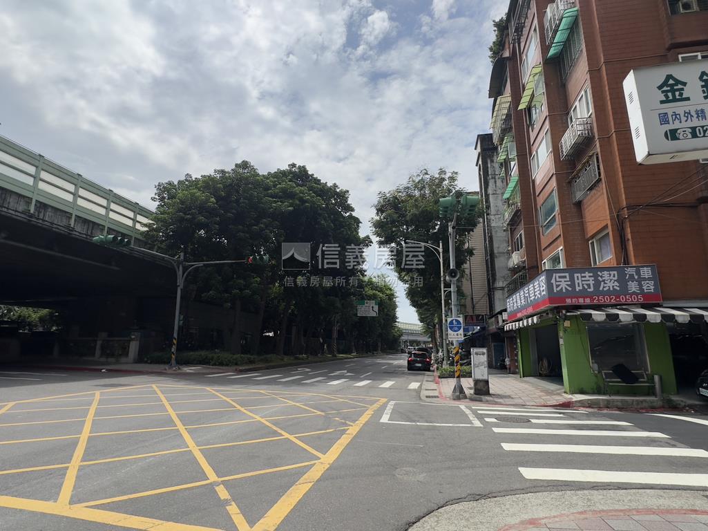 建國北路面寬好用店面房屋室內格局與周邊環境