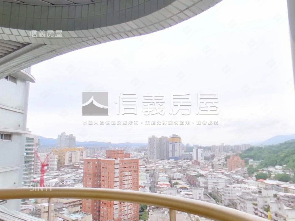 香榭高樓兩房車位房屋室內格局與周邊環境