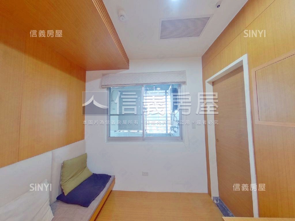 香榭高樓兩房車位房屋室內格局與周邊環境