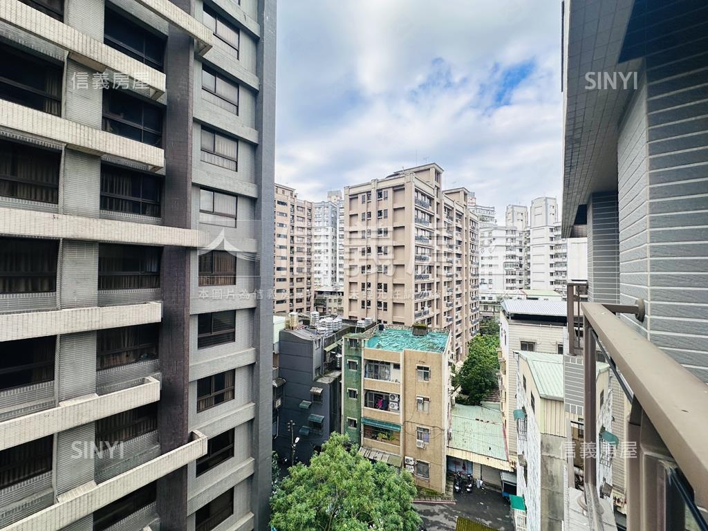 悅灣。未來捷運三房車位房屋室內格局與周邊環境