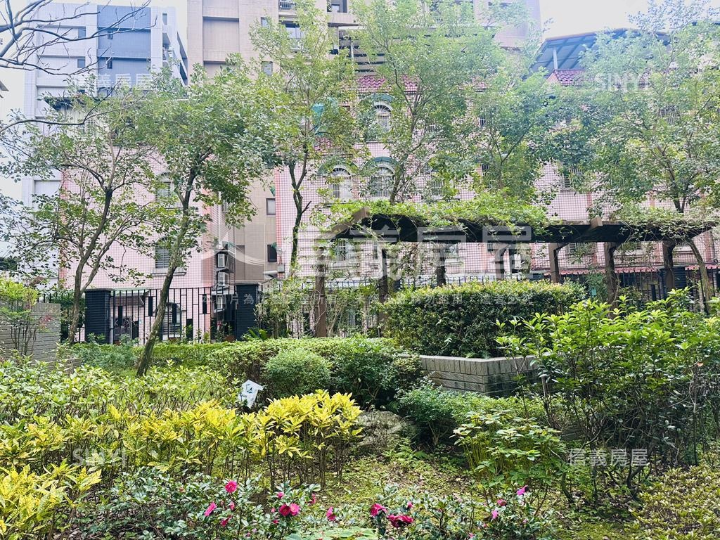 悅灣。未來捷運三房車位房屋室內格局與周邊環境