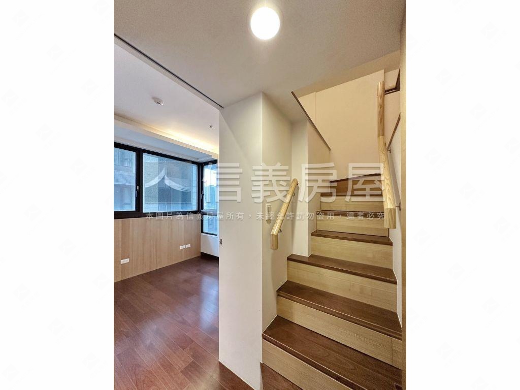 牡丹園‧挑高空間精美三房房屋室內格局與周邊環境