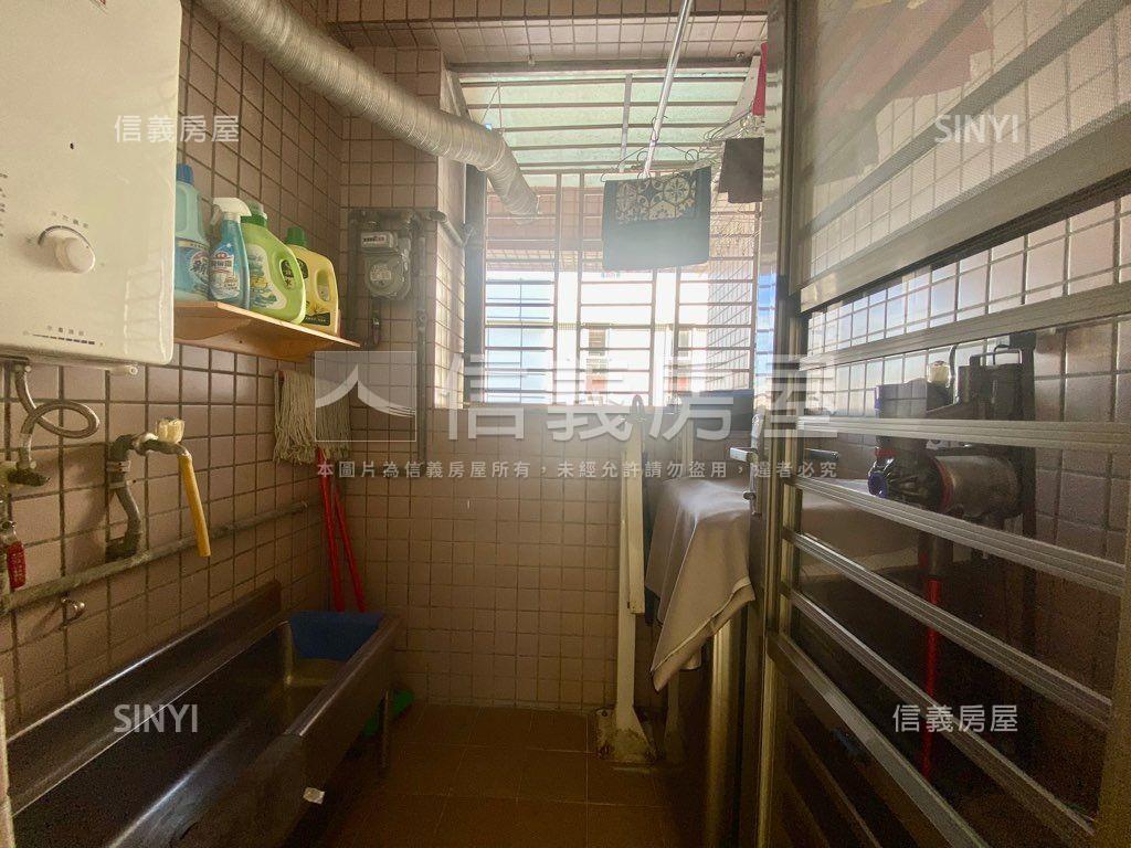亞灣海景首排精裝３房平車房屋室內格局與周邊環境