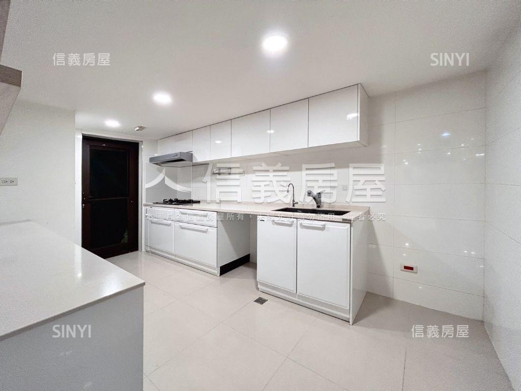 【副都心】都峰苑挑高空間房屋室內格局與周邊環境