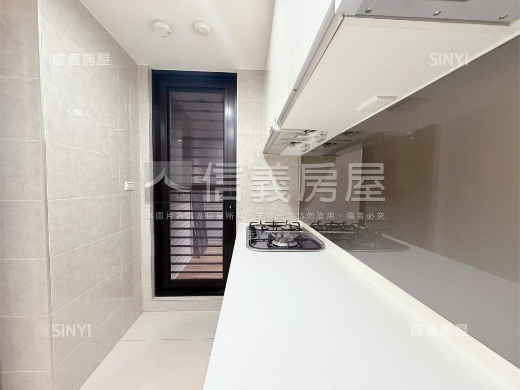 知森堂雙採三房車位房屋室內格局與周邊環境