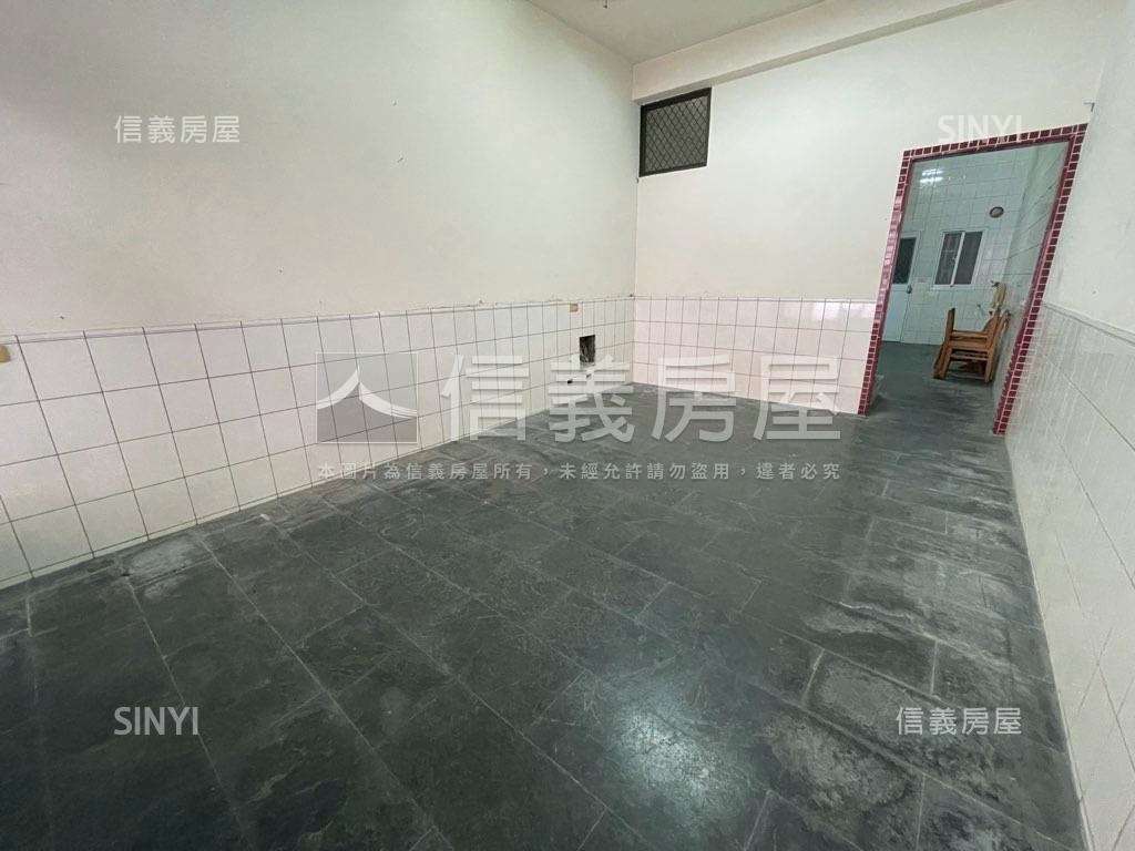 五甲商圈近肉豆公騎樓透天房屋室內格局與周邊環境