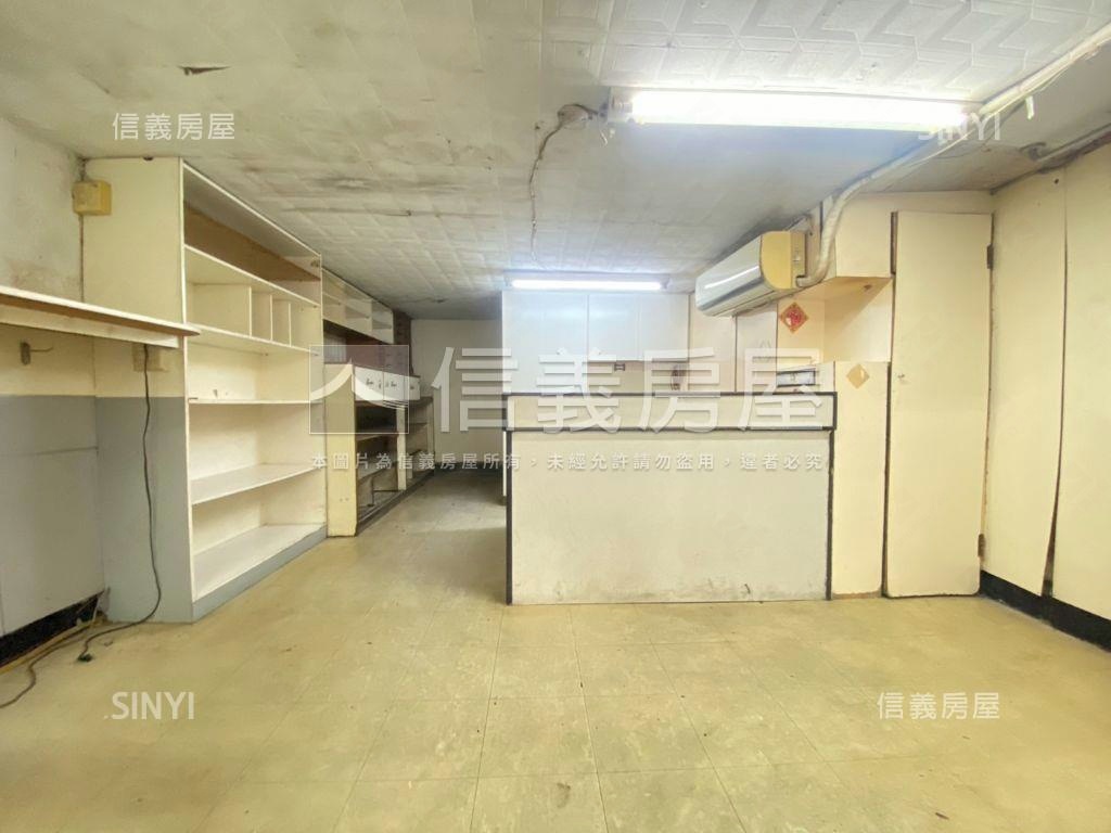 中華路第一排。人潮金店房屋室內格局與周邊環境